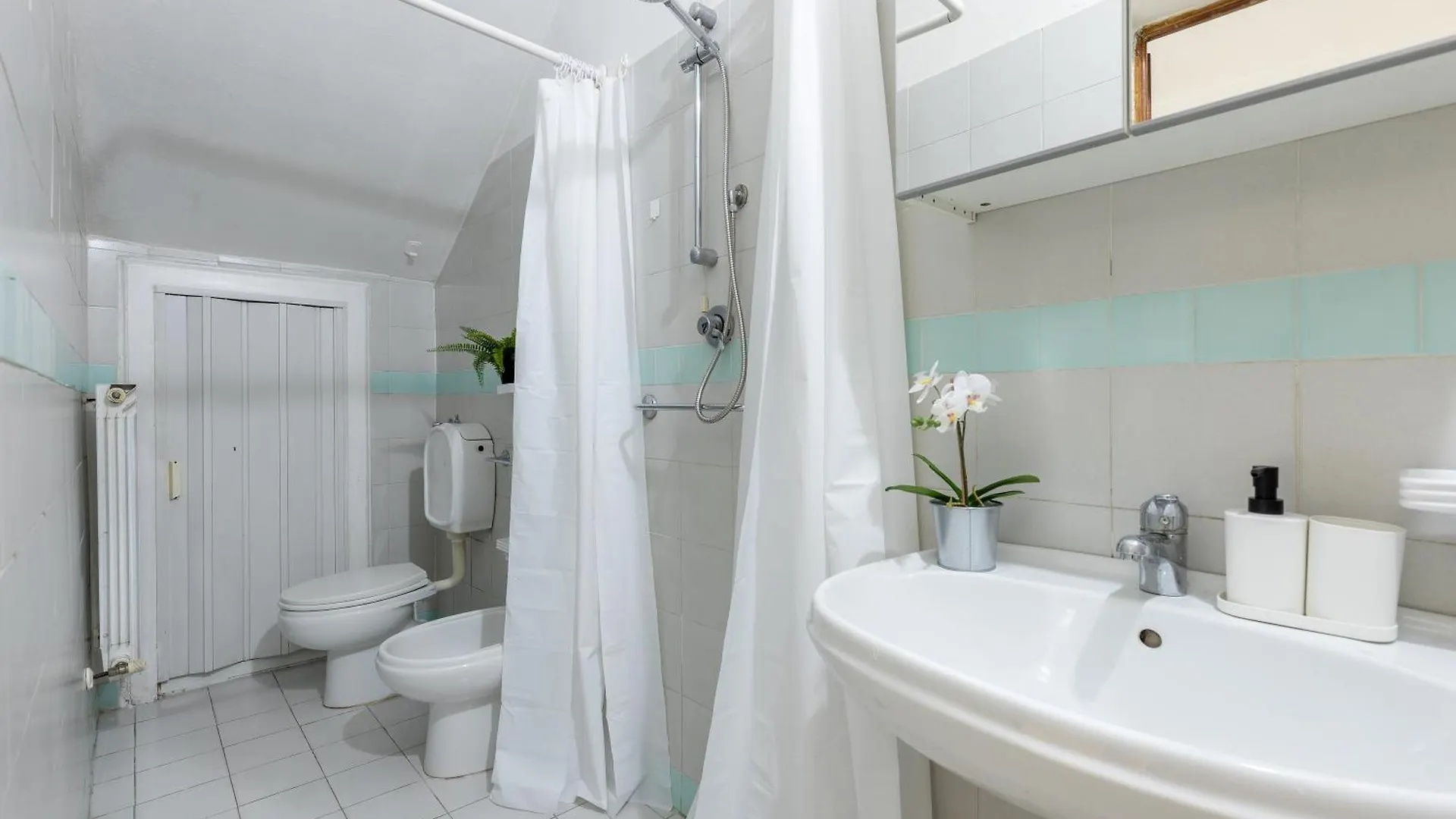 Pisa Bright Apartment Near The Airport
