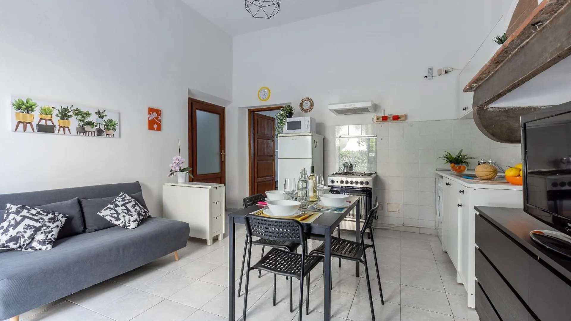 Pisa Bright Apartment Near The Airport